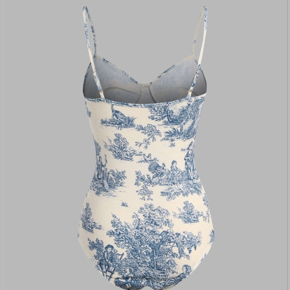 Cute set: printed body suit and matching mini skirt - Picture 5 of 16